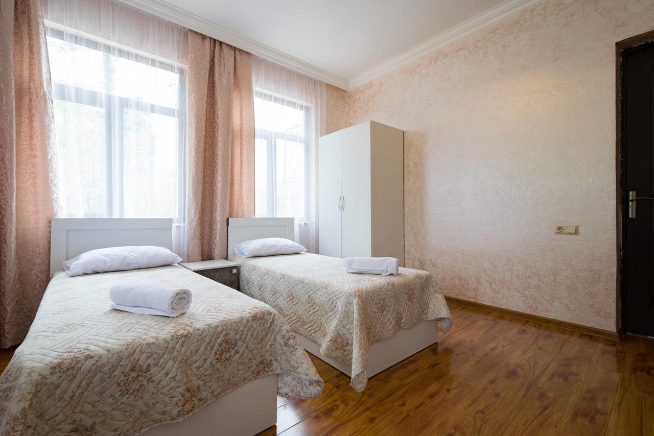 Sunny Hotel Batumi Makhinjauri Exteriör bild